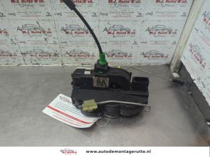 O188386 Gebruikte slotmechaniek portier 4deurs links-achter Opel Insignia