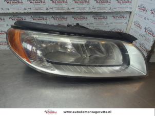 O188417 Gebruikte rechter koplamp Volvo V70