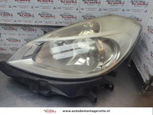 O188418 Gebruikte linker koplamp Renault Clio