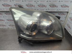 O188433 Gebruikte rechter koplamp Toyota Avensis