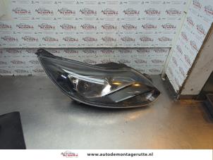 O188472 Gebruikte rechter koplamp Ford Focus