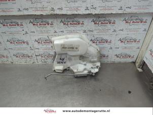 O188519 Gebruikte slotmechaniek portier 4deurs rechts-voor Opel Agila