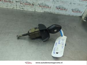O188564 Gebruikte portierslot cilinder links BMW 3-Serie