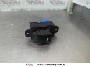 O188586 Gebruikte schakelaar elektrisch raam Kia Rio