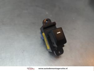 O188587 Gebruikte schakelaar elektrisch raam Kia Rio