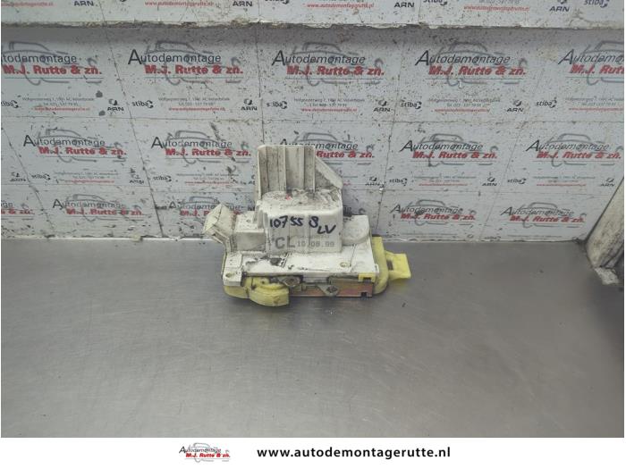 Gebruikte Deurslot Mechaniek 4Deurs links-voor Ford Focus O188636