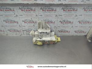 O188636 Gebruikte slotmechaniek portier 4deurs links-voor Ford Focus