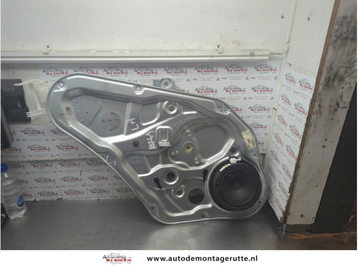 Gebruikte Ruitmechaniek 4Deurs links-achter Kia Sorento O188649