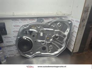 O188651 Gebruikte ruitmechaniek 4deurs rechts-voor Kia Sorento