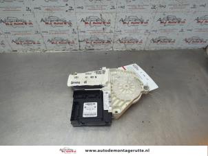 Gebruikte Raammotor Portier Volkswagen Eos (1F7/F8) 2.0 FSI 16V Prijs € 75,00 Margeregeling aangeboden door Autodemontage M.J. Rutte B.V.