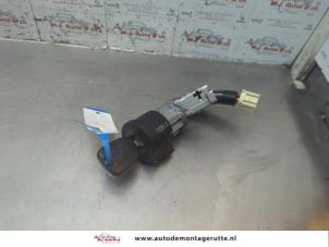 O188813 Gebruikte sleutel+contactslot Peugeot 107