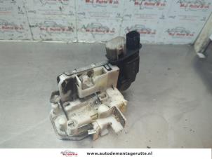O188827 Gebruikte portierslot mechaniek 4deurs rechts-achter Honda Jazz