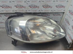 O188833 Gebruikte koplamp rechts Volkswagen Fox