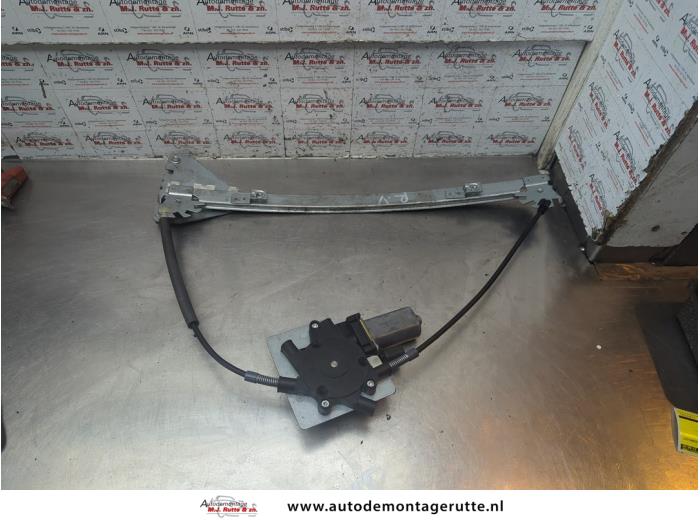 Gebruikte Ruitmechaniek 2Deurs rechts-voor Volkswagen Fox O188836