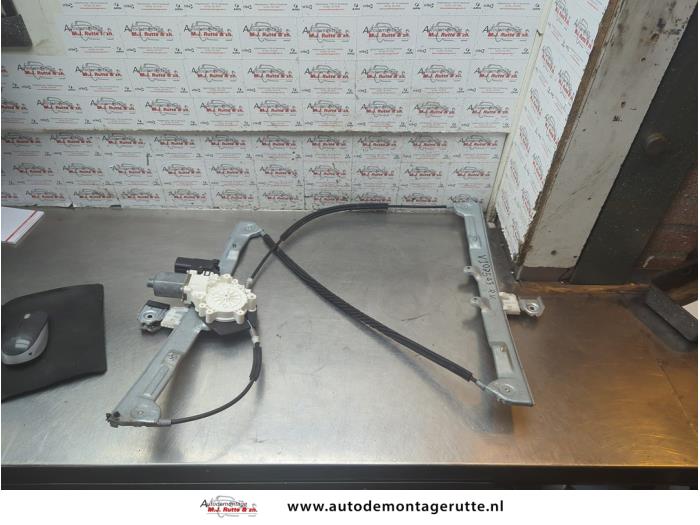 Gebruikte Ruitmechaniek 2Deurs rechts-voor Mitsubishi Colt O188878