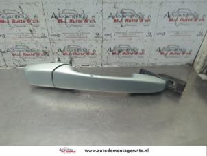 O188884 Gebruikte portiergreep 4deurs links-achter Mazda 5.