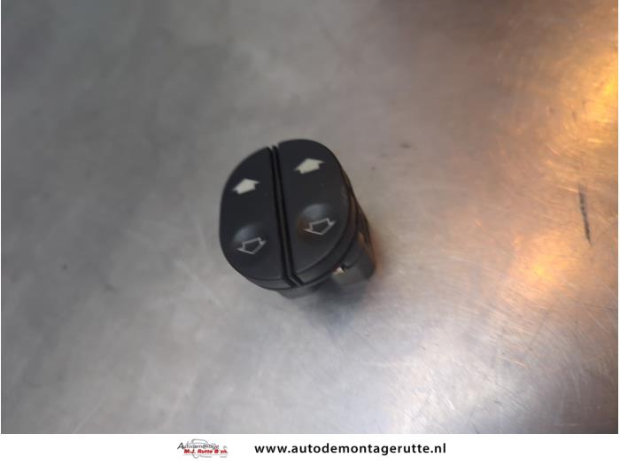 Gebruikte Schakelaar Elektrisch Raam Ford Fiesta O188892