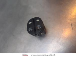 O188892 Gebruikte schakelaar elektrisch raam Ford Fiesta