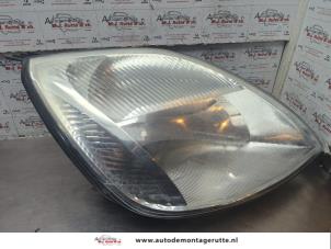 O188905 Gebruikte rechter koplamp Ford Fiesta