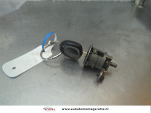 O188963 Gebruikte cilinderslot portier links Suzuki Wagon R+