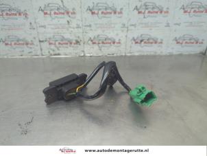 O189011 Gebruikte schakelaar achterklep Suzuki Swift