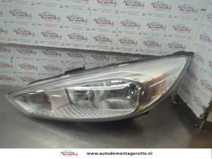 O189037 Gebruikte koplamp links Ford Focus