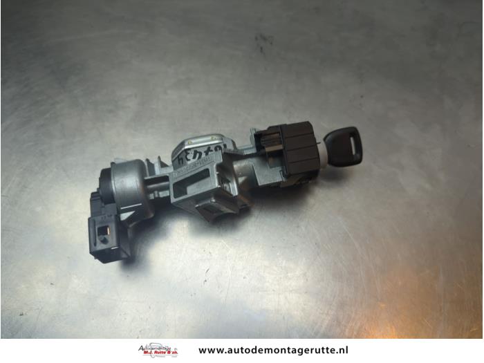 Gebruikte Sleutel+Contactslot Mazda 3. O189051