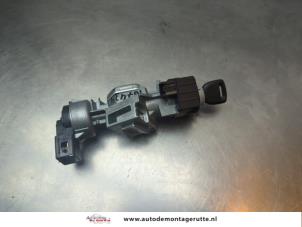 O189051 Gebruikte kontaktslot+sleutel Mazda 3.