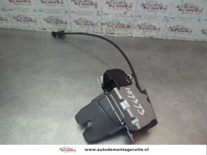 O189062 Gebruikte slotmechaniek achterklep Volvo S60