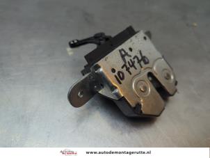 O189071 Gebruikte slotmechaniek achterklep Ford KA
