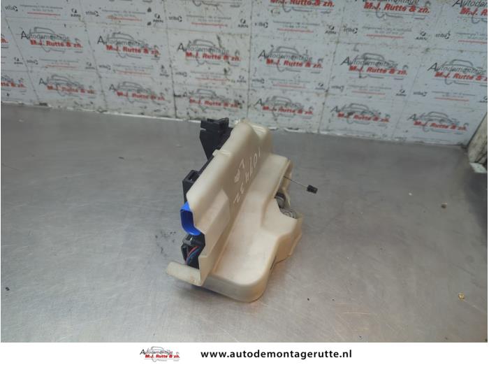 Gebruikte Slotmechaniek Portier 4Deurs links-achter Volkswagen Touran O189075