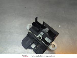 O189076 Gebruikte slotmechaniek achterklep Volkswagen Touran