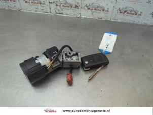 O189086 Gebruikte sleutel+contactslot Peugeot 207