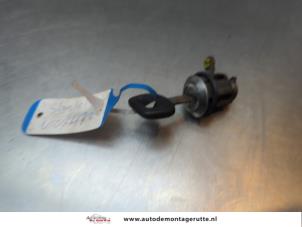 O189092 Gebruikte portierslot cilinder links Toyota Starlet