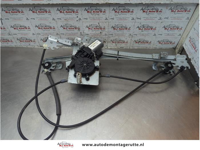 Gebruikte Ruitmechaniek 2Deurs links-voor Volkswagen Polo O189231