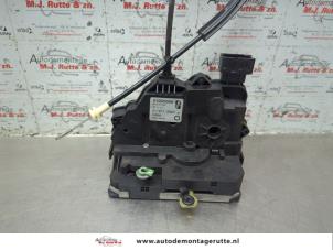 O189245 Gebruikte slotmechaniek portier 4deurs links-voor Fiat Punto
