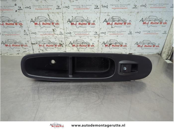 Gebruikte Schakelaar Elektrisch Raam Fiat Punto O189247