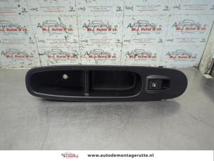 O189247 Gebruikte elektrisch raam schakelaar Fiat Punto