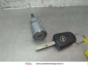 O189305 Gebruikte sleutel+contactslot Opel Meriva