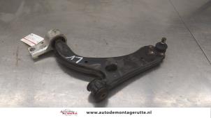 O189400 Gebruikte triangel links-voor Ford Fiesta