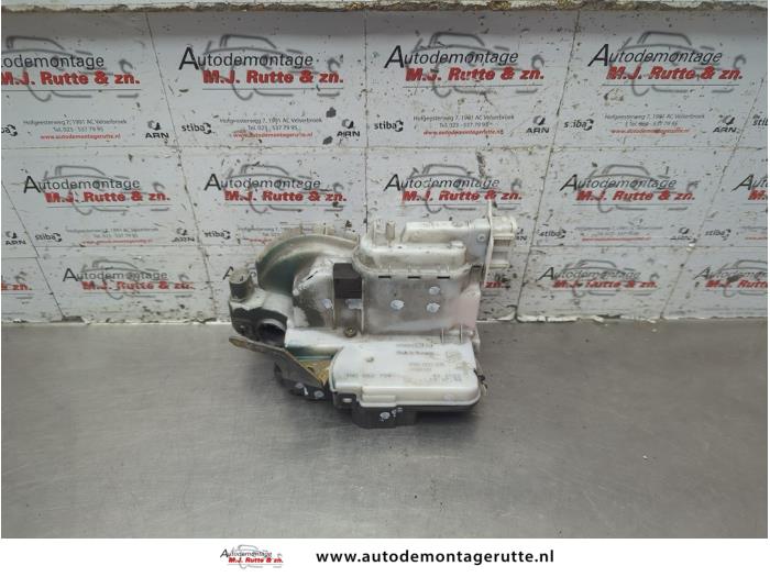 Gebruikte Slotmechaniek Portier 4Deurs rechts-voor Volkswagen Golf O189468