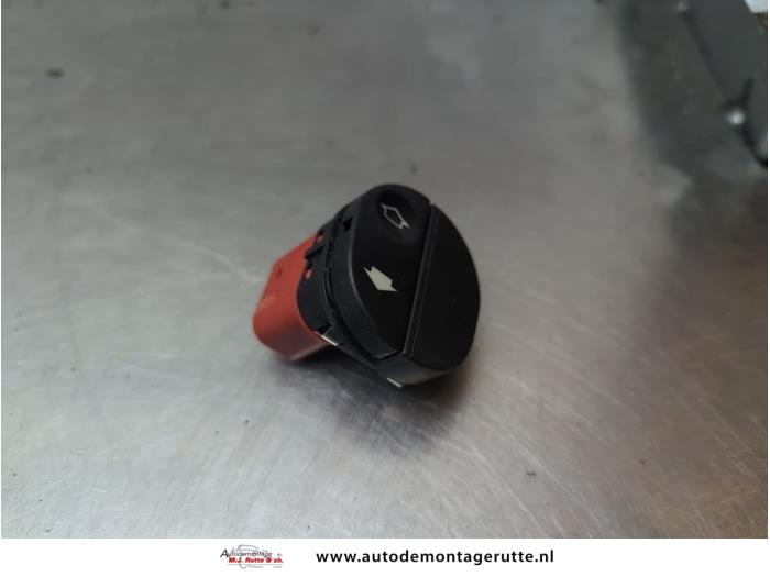 Gebruikte Schakelaar Elektrisch Raam Ford Fiesta O189491