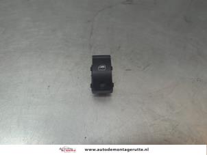 O189591 Gebruikte schakelaar elektrisch raam Seat Exeo