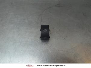 O189592 Gebruikte schakelaar elektrisch raam Seat Exeo