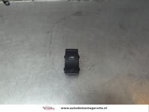 O189593 Gebruikte schakelaar elektrisch raam Seat Exeo