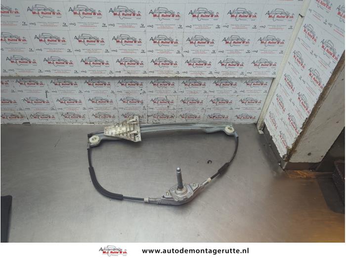 Gebruikte Raammechaniek 4Deurs rechts-achter Mitsubishi Colt O189596