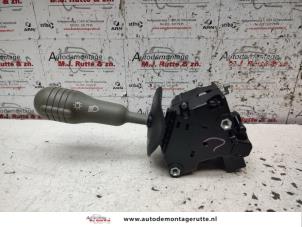 O189617 Gebruikte schakelaar richtingaanwijzer Renault Twingo
