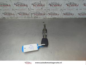 O189724 Gebruikte portierslot cilinder links Citroen C2