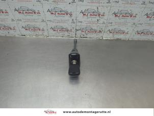 O189753 Gebruikte portierslot cilinder links Peugeot 207