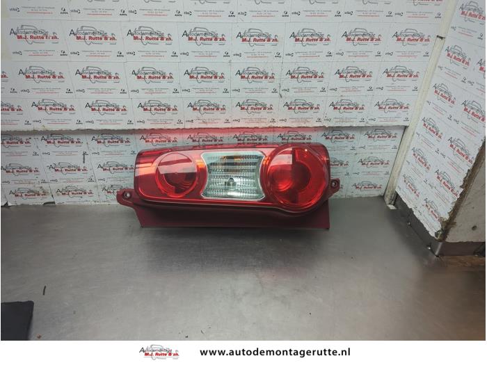 Gebruikte Achterlicht rechts Peugeot Partner O189777